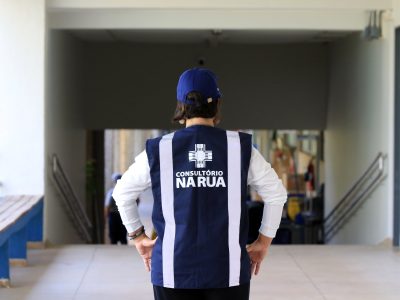 Equipes do programa Consultório na Rua recebem novos uniformes