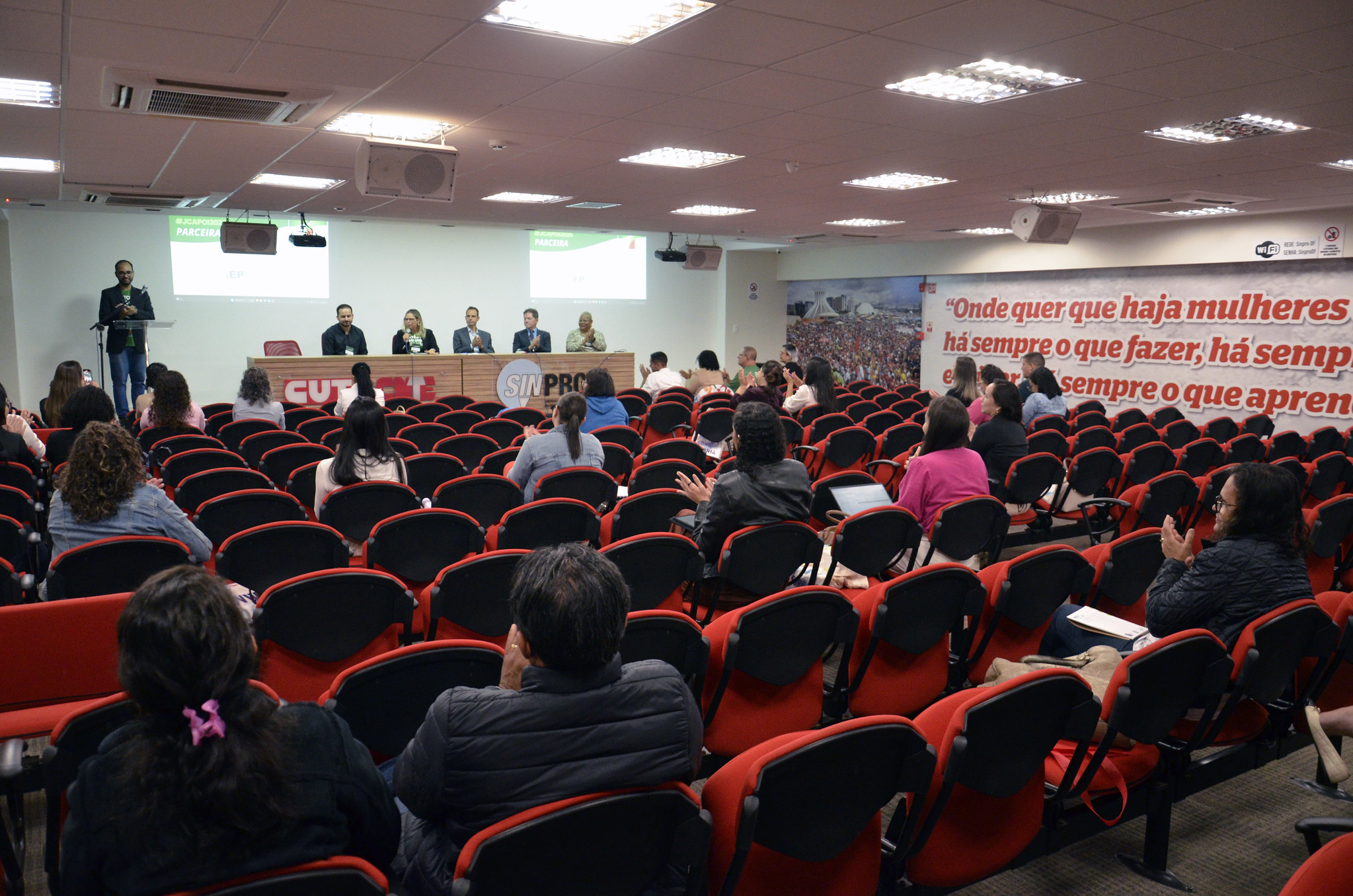 Ostomia é debatida entre profissionais, estudantes e usuários da rede de saúde do DF