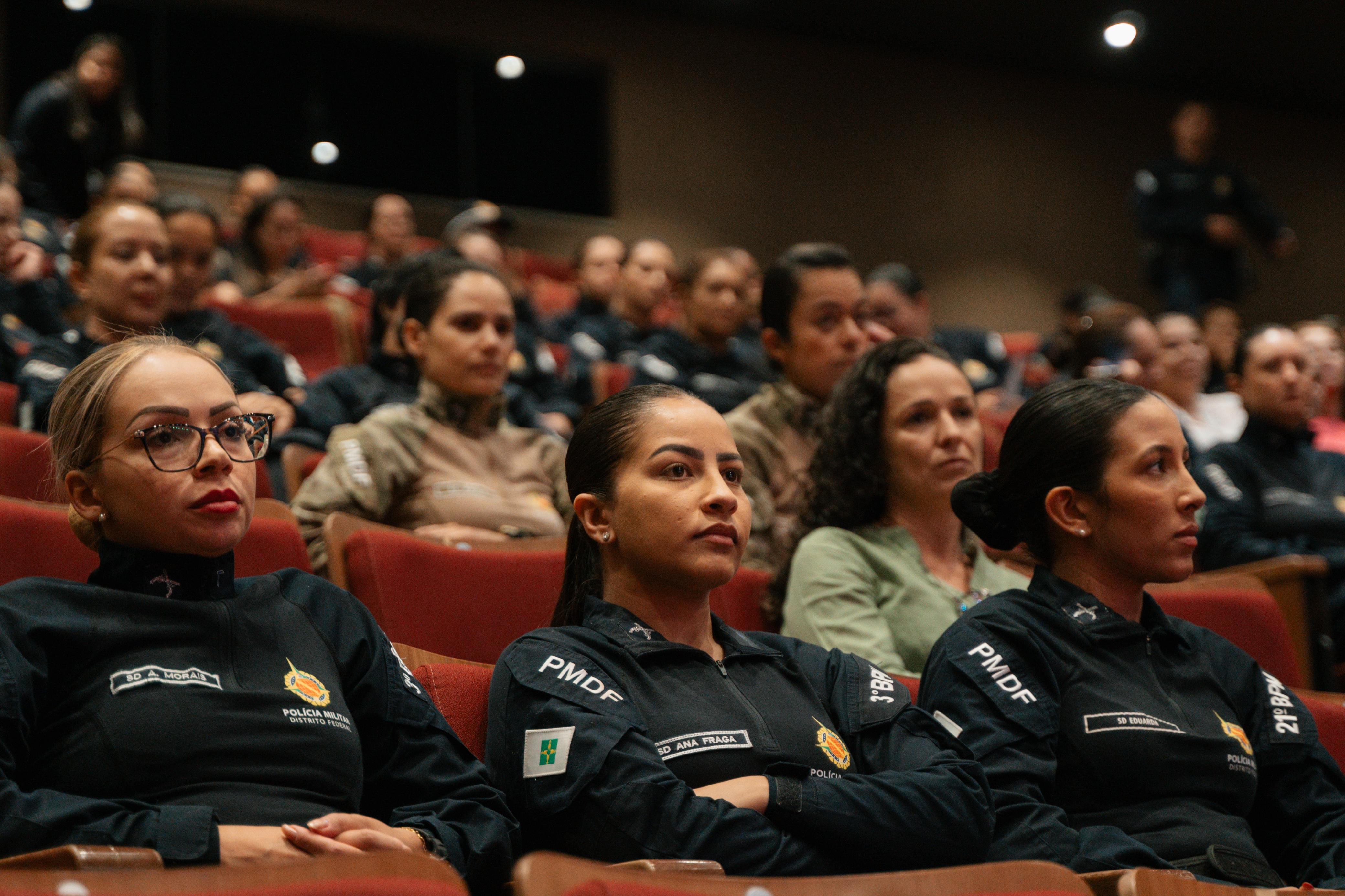Ciclo de palestras debate saúde da mulher em alusão ao Outubro Rosa