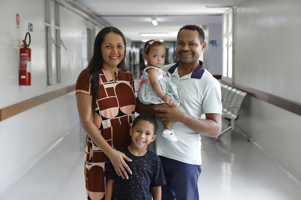 Um ano depois, família comemora sucesso de cirurgia inédita no DF