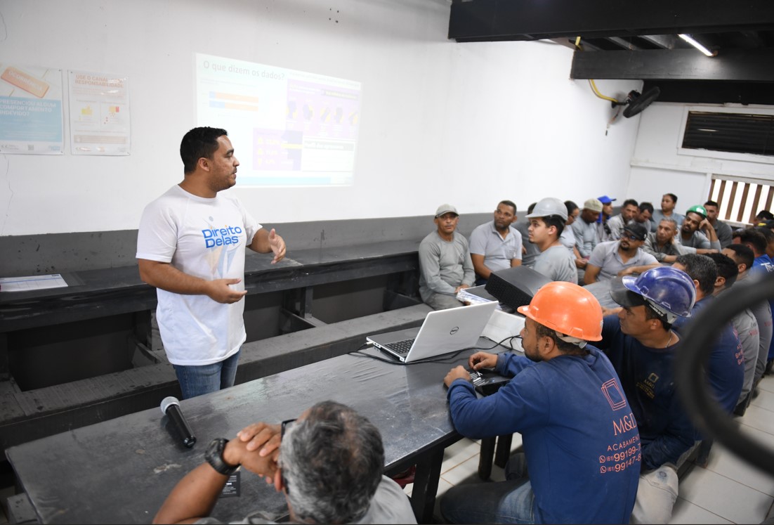 Projeto discute combate à violência doméstica com 100 trabalhadores da construção civil no Noroeste