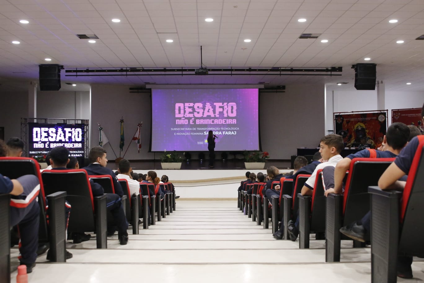 Palestras alertam sobre riscos digitais e desafios perigosos nas redes sociais