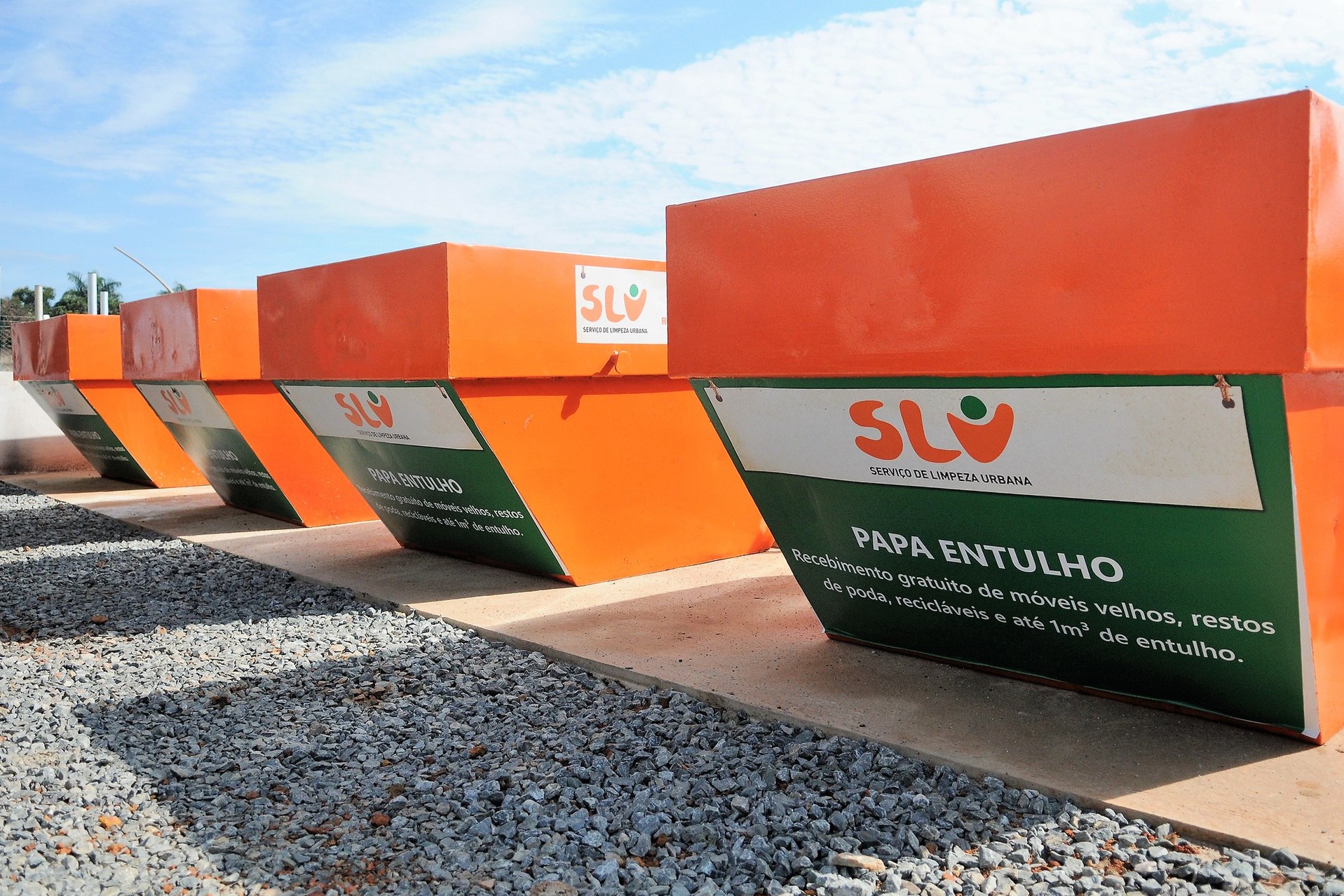 DF vai ganhar mais 20 papa-entulhos para combater descarte irregular de lixo