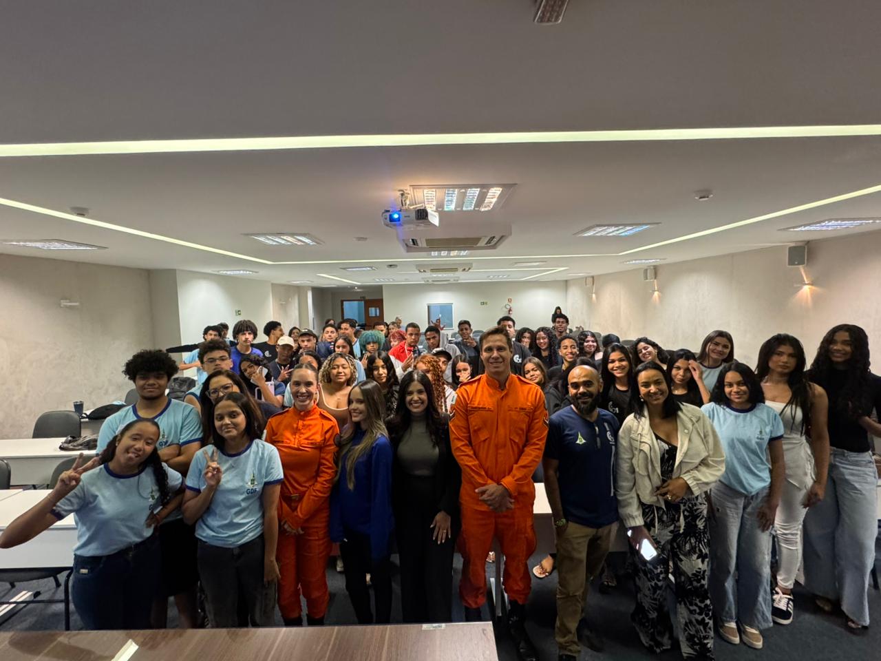 Estudantes de São Sebastião assistem palestra sobre primeiros socorros e carreira militar