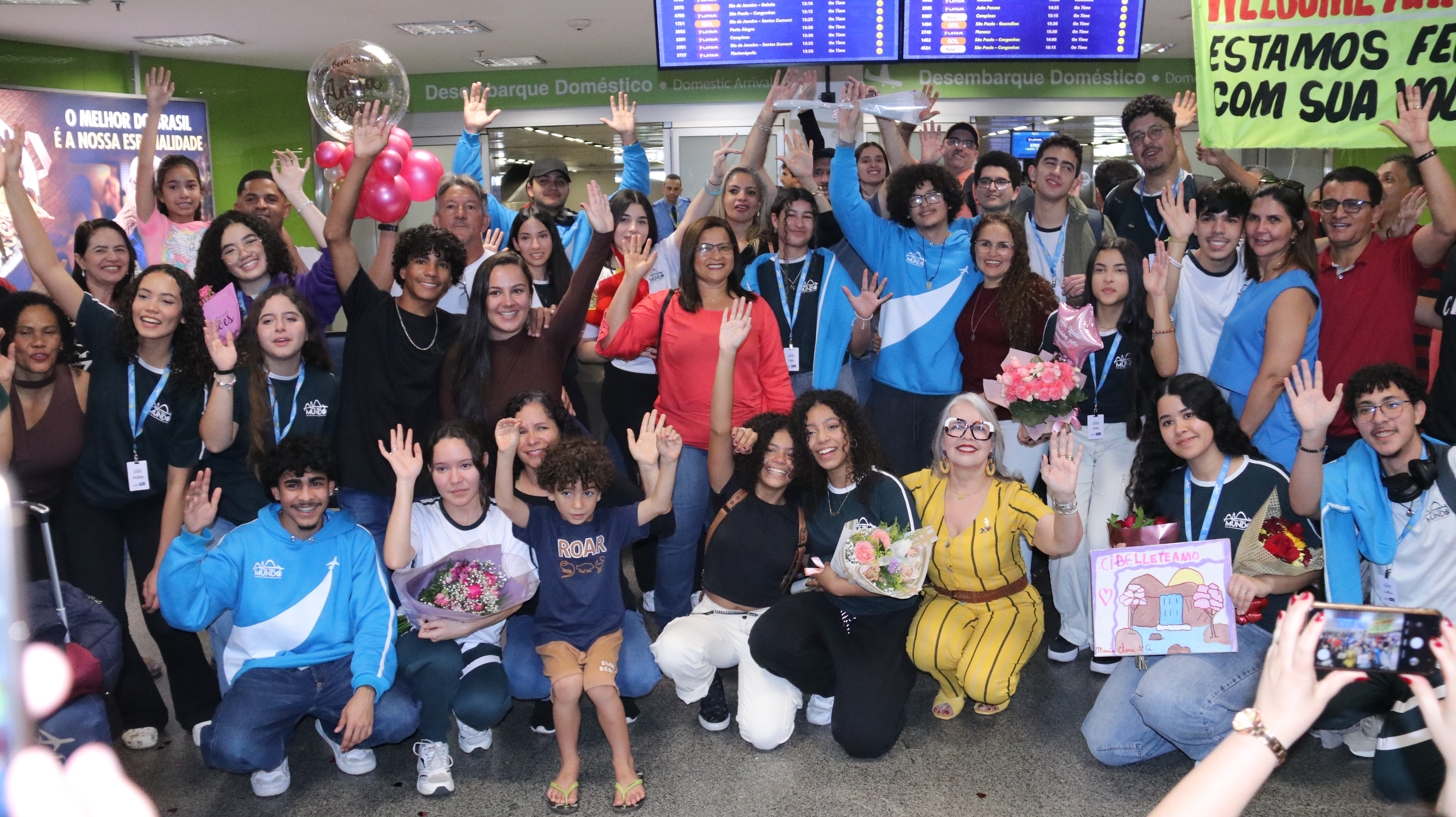 Última turma do Pontes para o Mundo retorna ao Brasil após três meses no Reino Unido