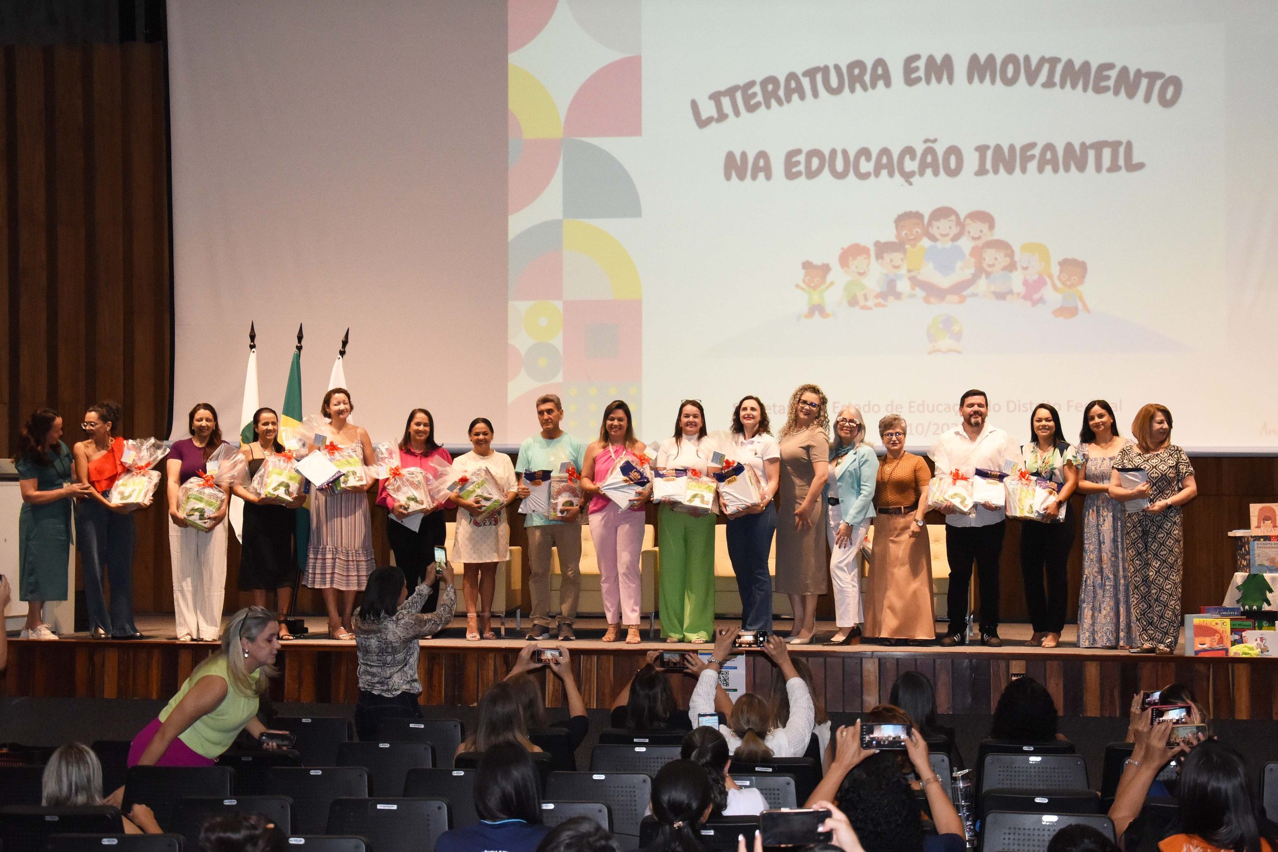 Coordenações regionais de ensino recebem 78 mil livros para a educação infantil