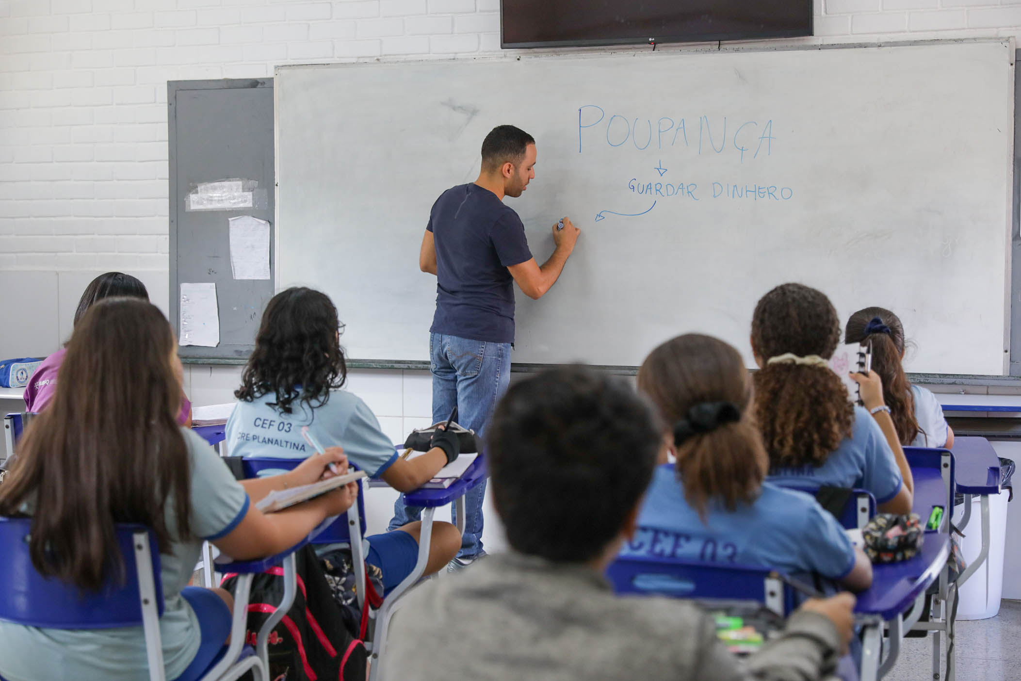 Projeto ensina na prática sobre uso consciente do dinheiro para estudantes da rede pública do DF