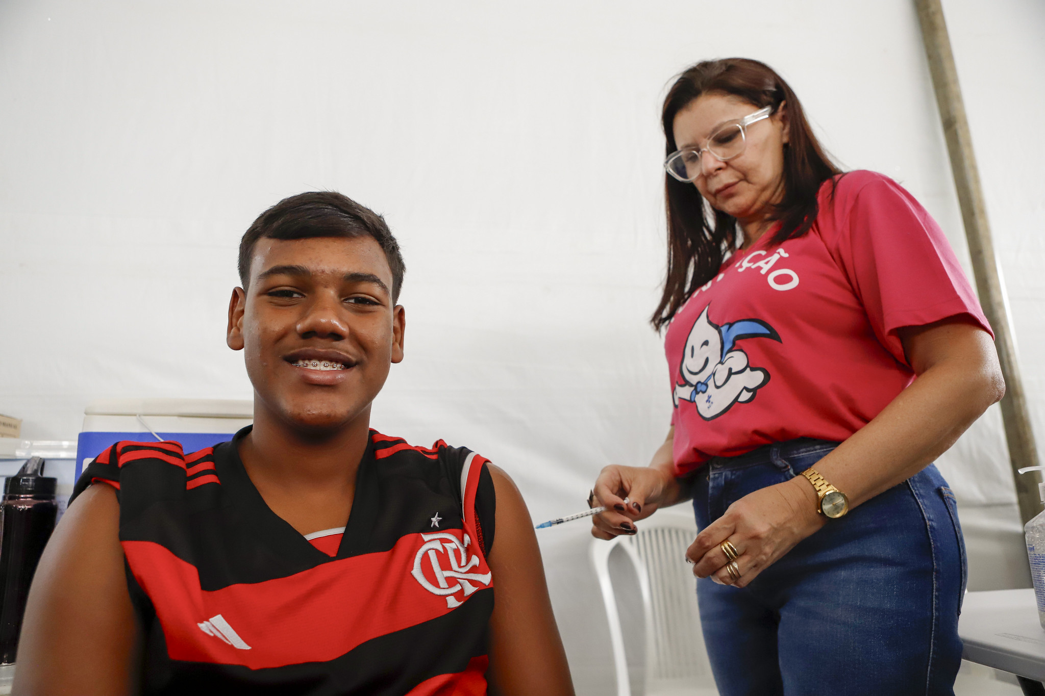 DF libera vacina que previne câncer de pênis, boca e colo de útero para adolescentes