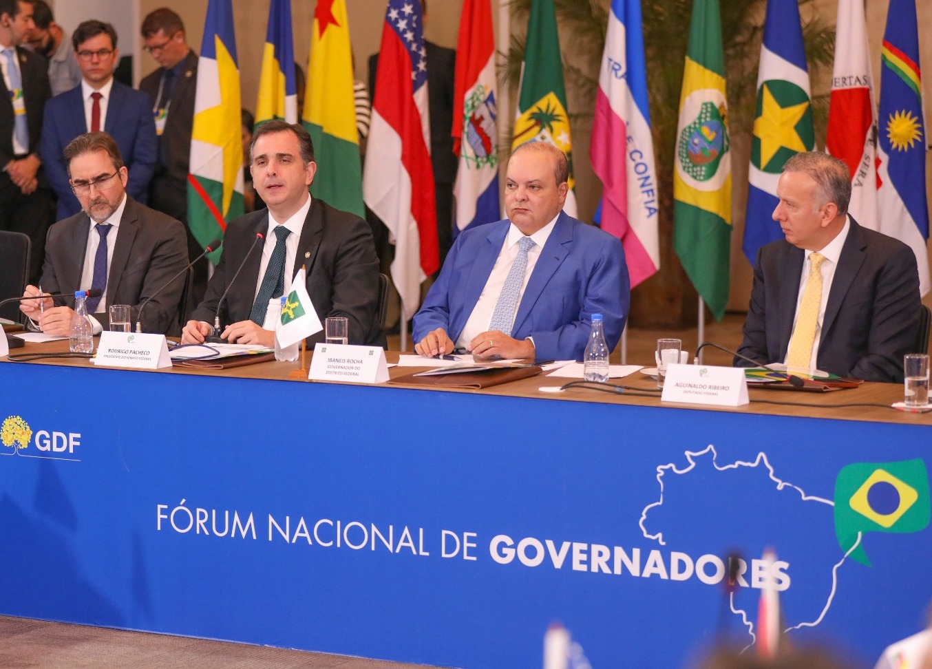 Governadores debatem como garantir o piso salarial da enfermagem