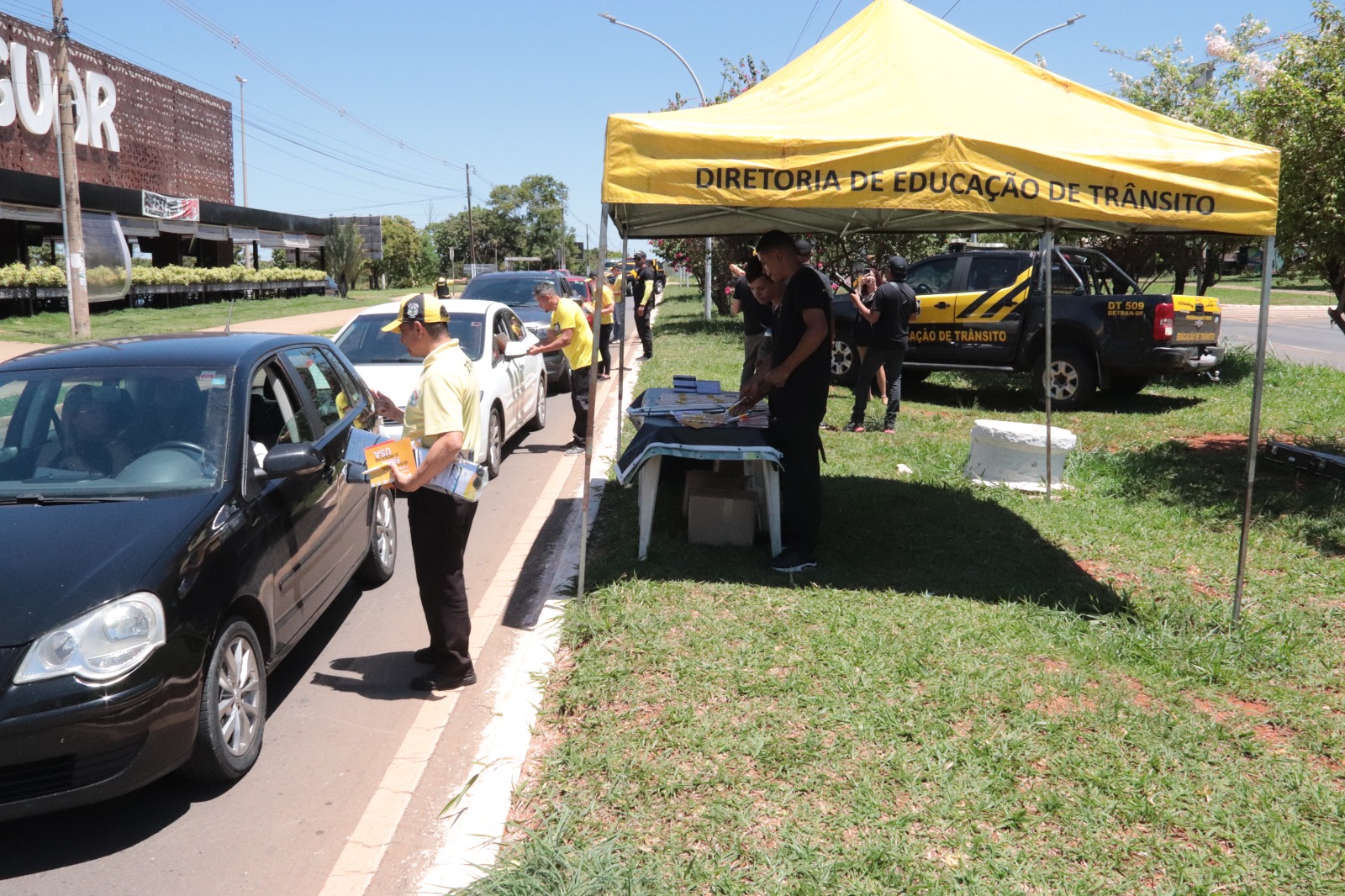 Blitz educativa presta homenagem ao Dia da Mulher