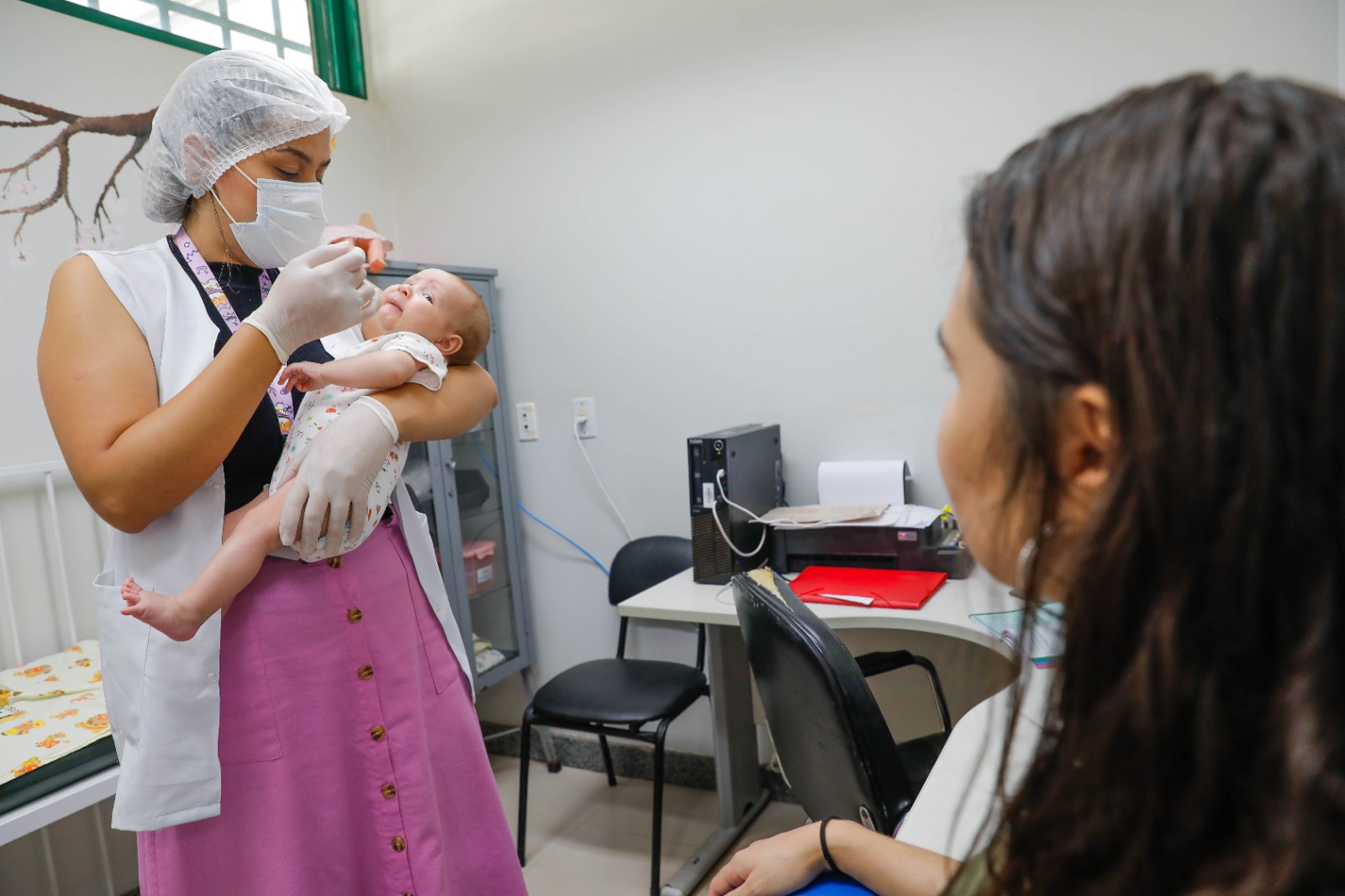 Bancos de leite dão apoio e assistência a mães com dificuldade para amamentar