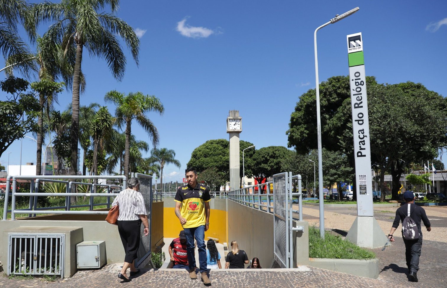 Exposição na Estação Praça do Relógio celebra o aniversário de Taguatinga