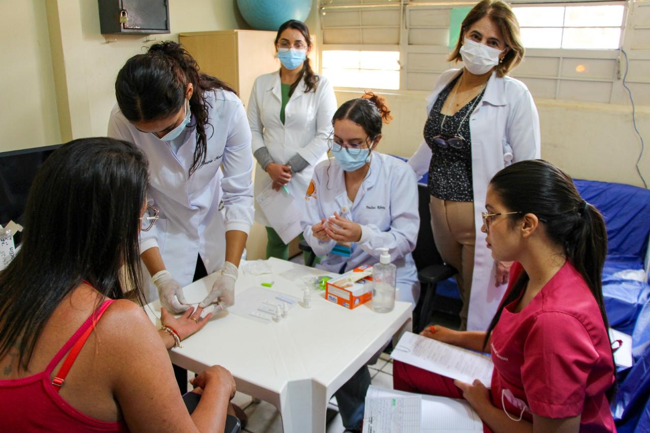 Casa Flor promove dia de cuidados com a saúde para acolhidas
