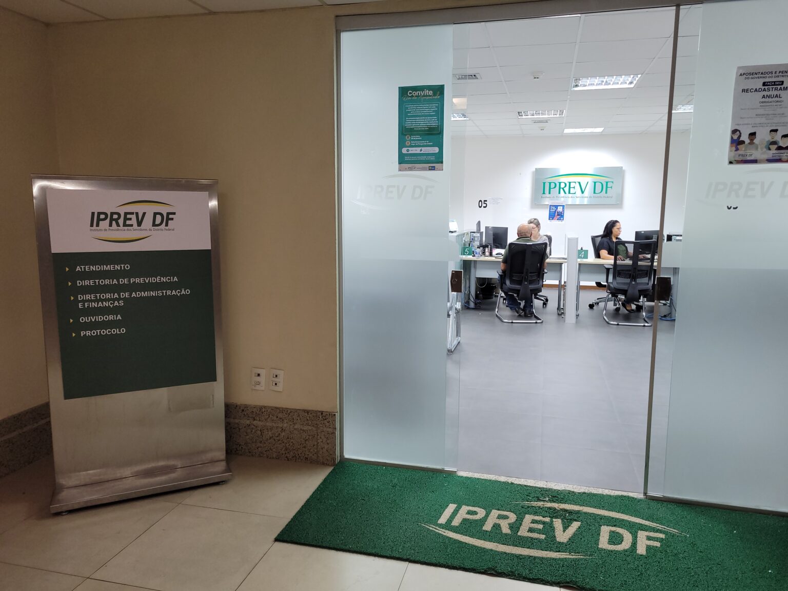 Cerca de 6 mil aposentados e pensionistas são convocados para resolver pendências com o GDF