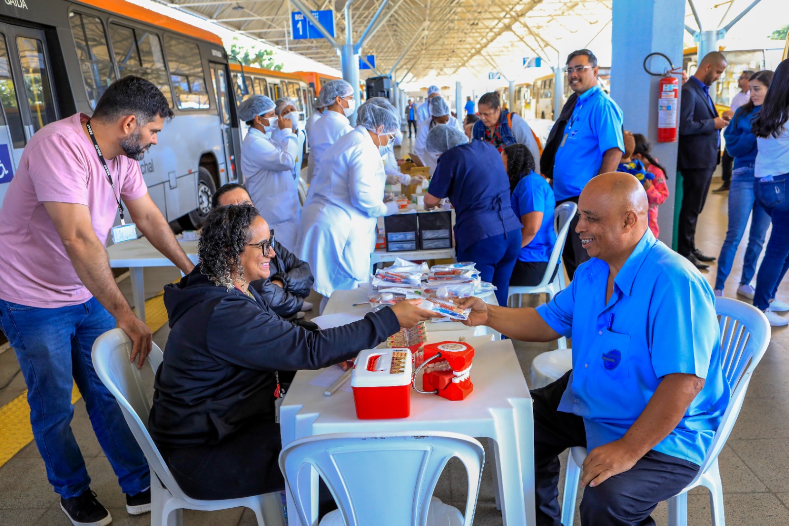 Vacinação na Rodoviária do P Sul atende trabalhadores e passageiros