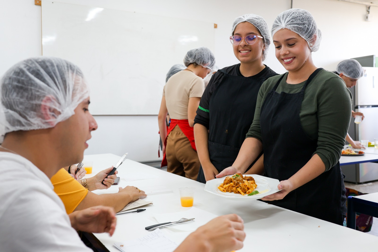 Alunos de escola pública no Guará participam de competição gastronômica