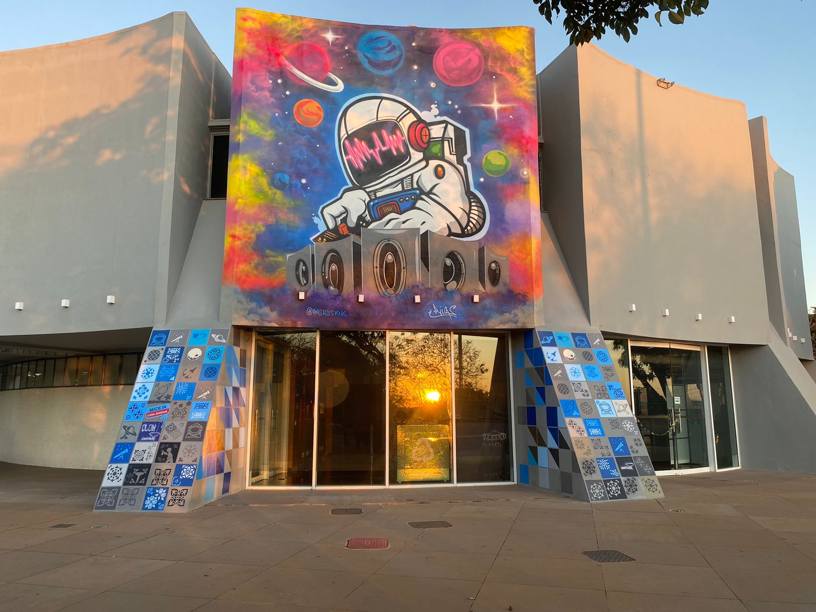 Inaugurado grafite em homenagem ao aniversário de 50 anos do Planetário&nbsp;