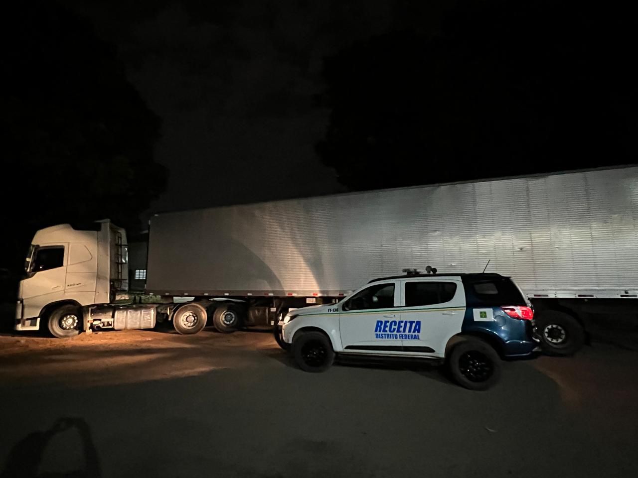 Fiscalização tributária apreende 104 mil latas de cerveja e mais de 5 mil unidades de tábuas