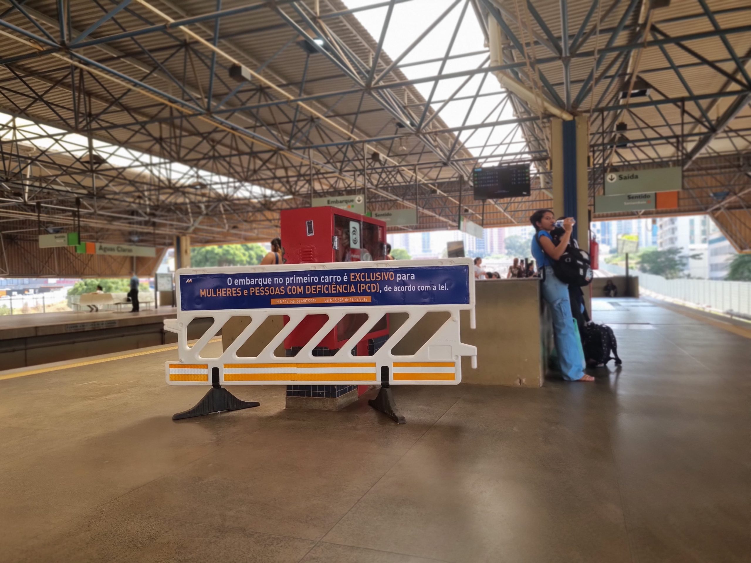 Metrô-DF ganha nova sinalização sobre uso do carro exclusivo