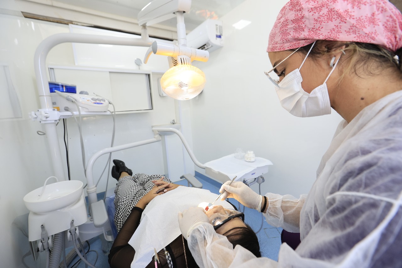 Reconstruindo Sorrisos promove atendimento odontológico e capacitação para mulheres