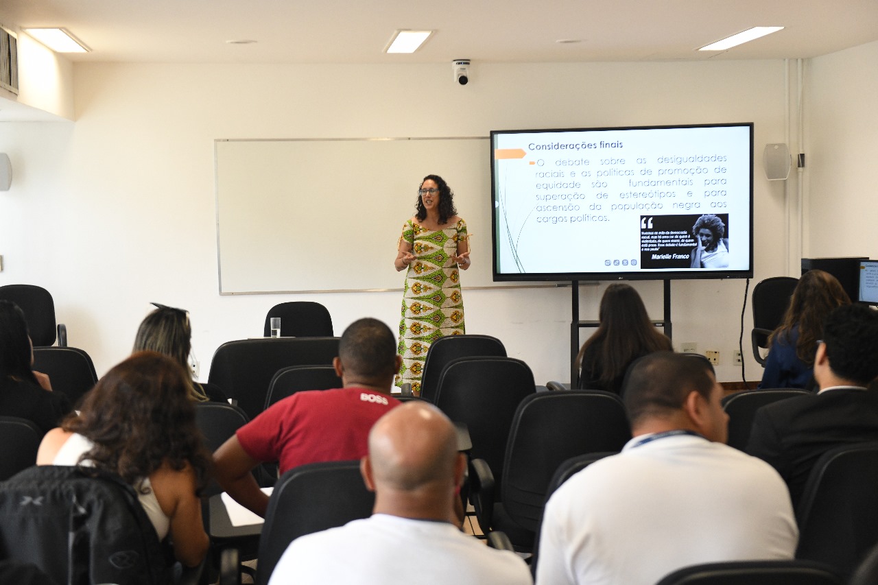 GDF leva curso de combate ao racismo para servidores do Senado