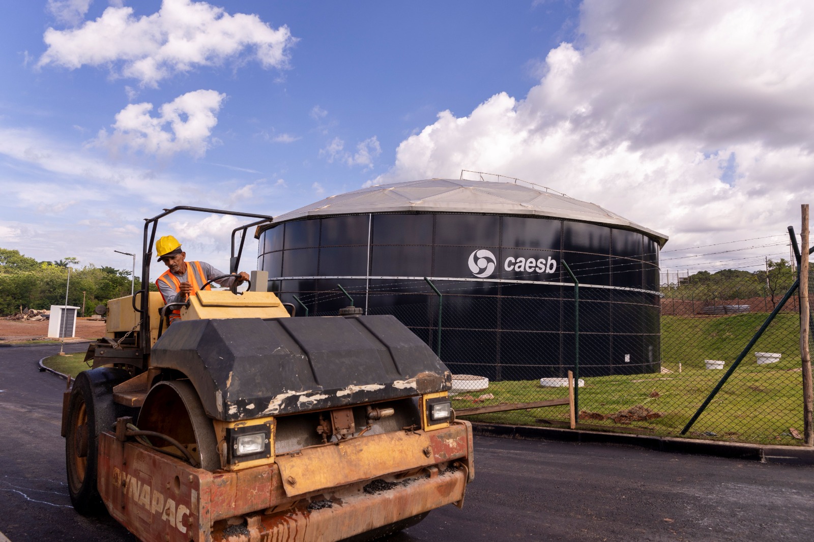 Equipes trabalham nas últimas etapas das obras do Sistema de Abastecimento de Água Norte