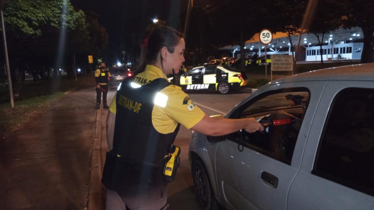 Mais de 100 condutores alcoolizados foram autuados no fim de semana