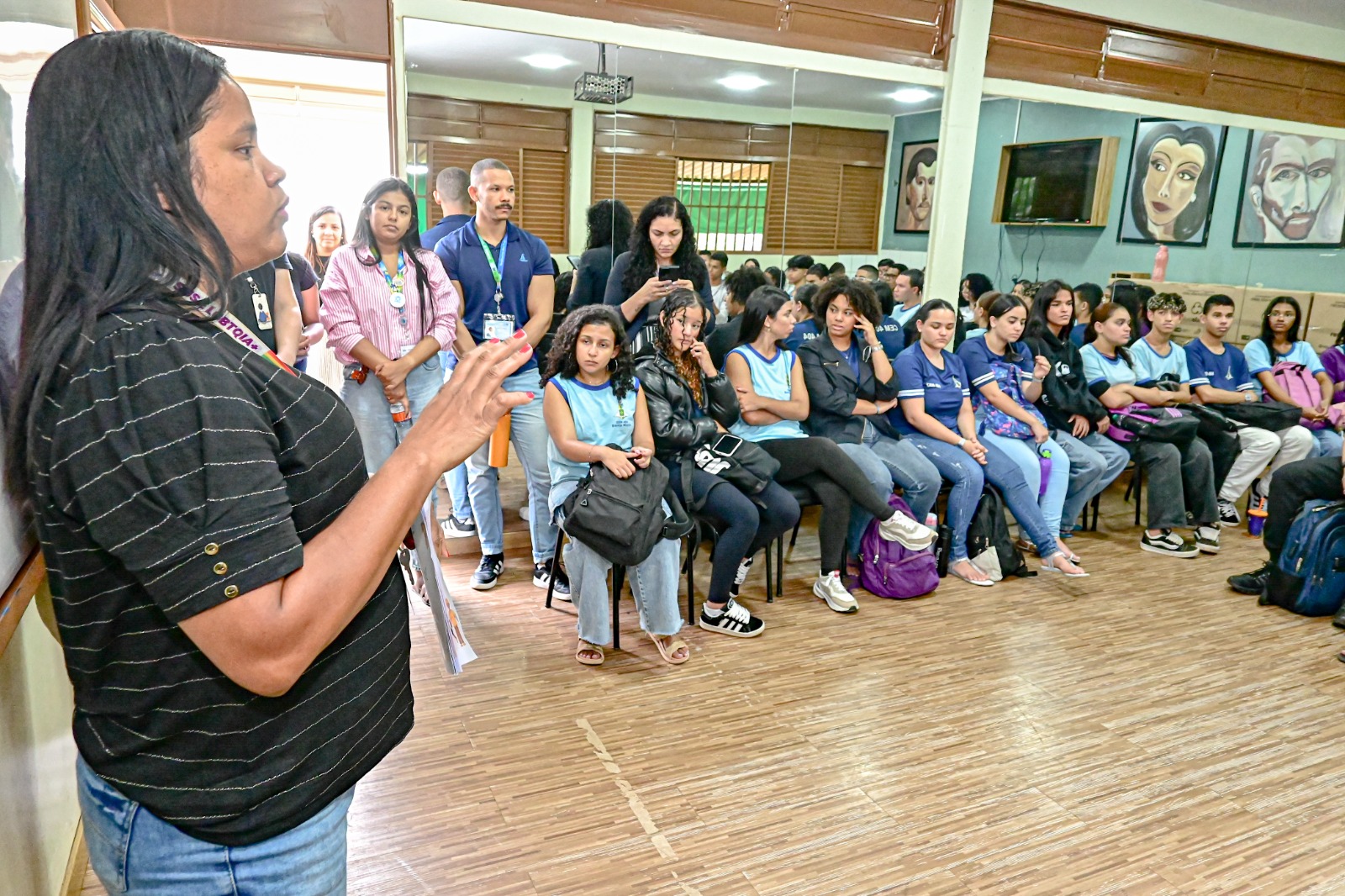 Cepav Flor do Cerrado promove conversa com estudantes da rede pública de ensino sobre violência