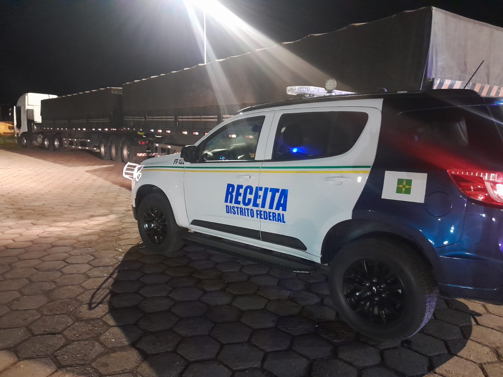 Receita do DF apreende cargas com 5 mil garrafas de rum e 77,7 mil latas de refrigerante