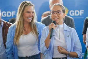 De aluna a governadora por um dia: estudante da rede pública vive bastidores do poder no DF