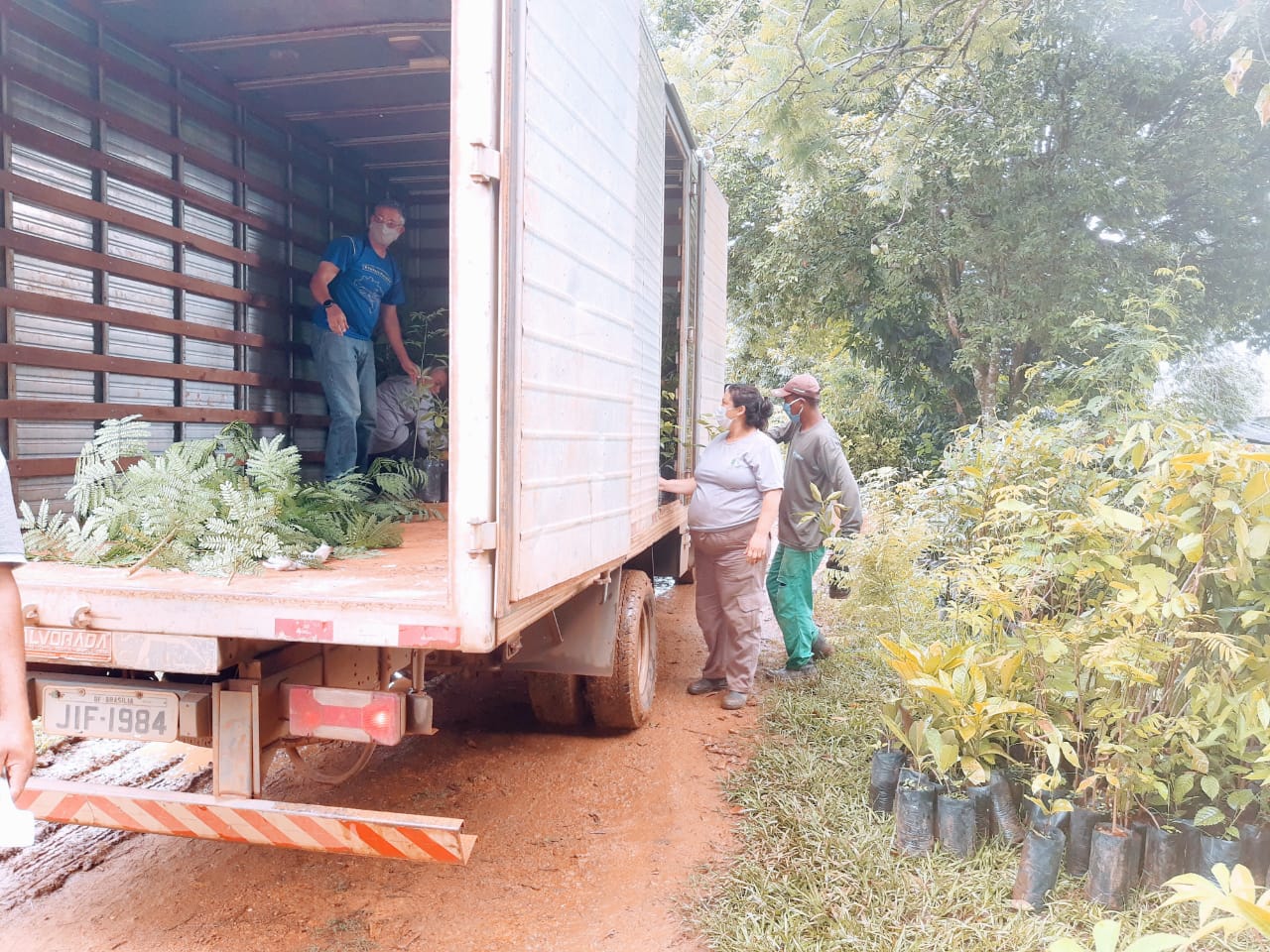 Governo do DF amplia apoio a produtores rurais de baixa renda com transporte gratuito de insumos agropecuários