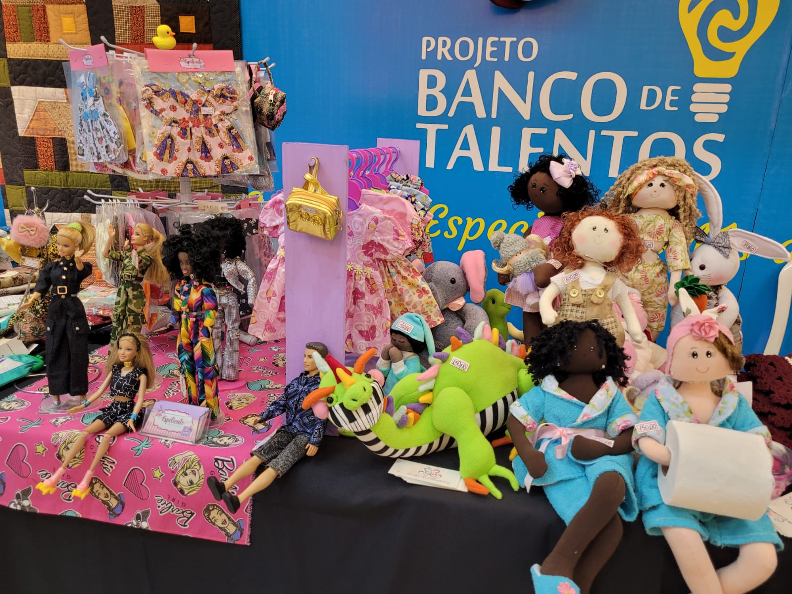 Artesãs do Banco de Talentos exibem suas criações em shopping de Brasília