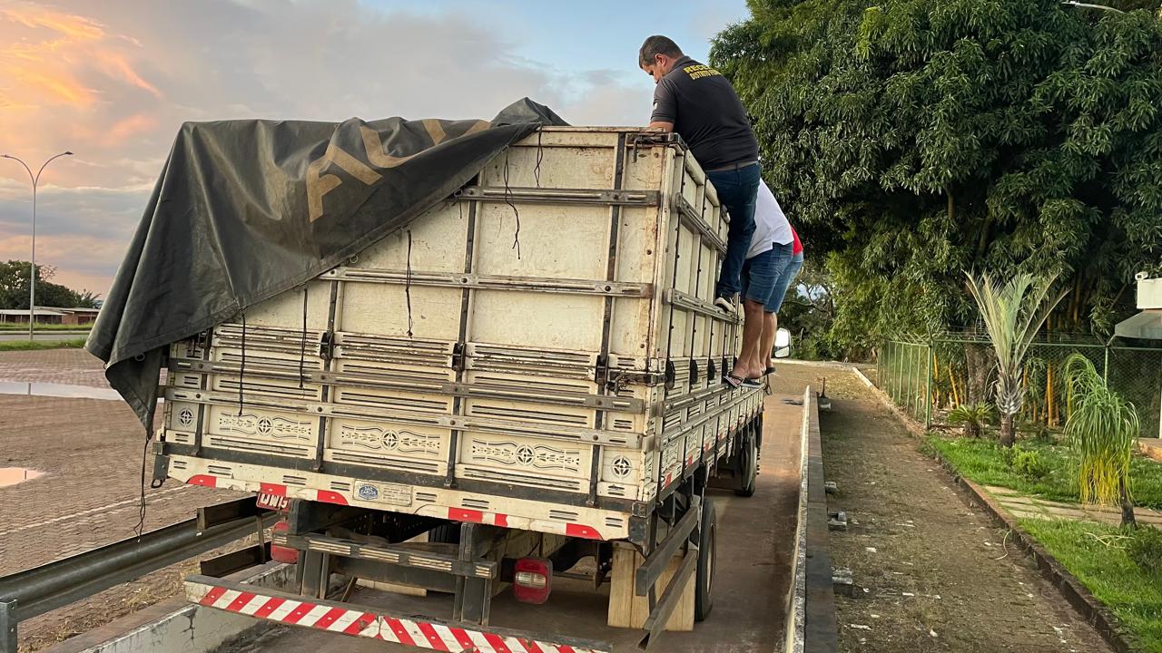 Auditores apreendem mais de meio milhão de reais em mercadorias