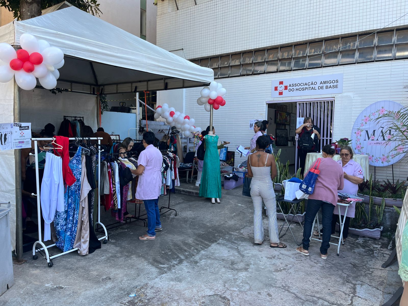 Bazar especial de Dia das Mães reúne solidariedade e carinho no Hospital de Base