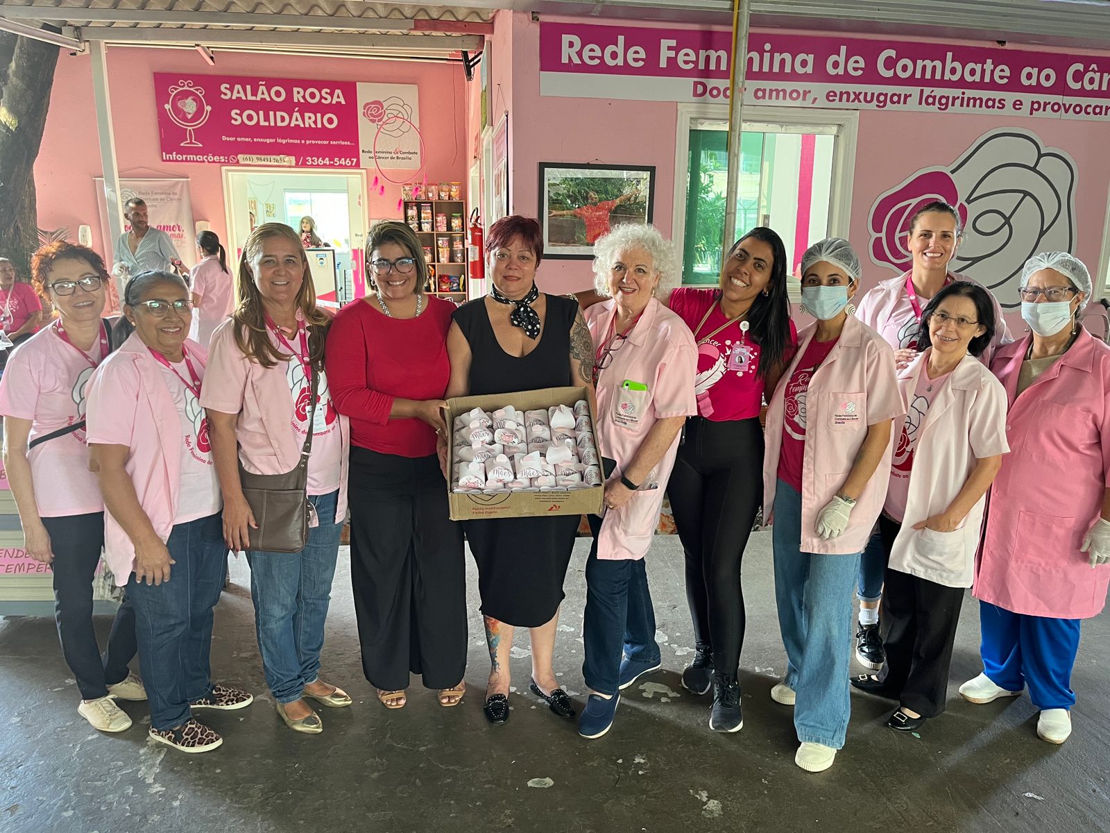 Pacientes do Hospital de Base recebem kits de cuidados para o Dia das Mães