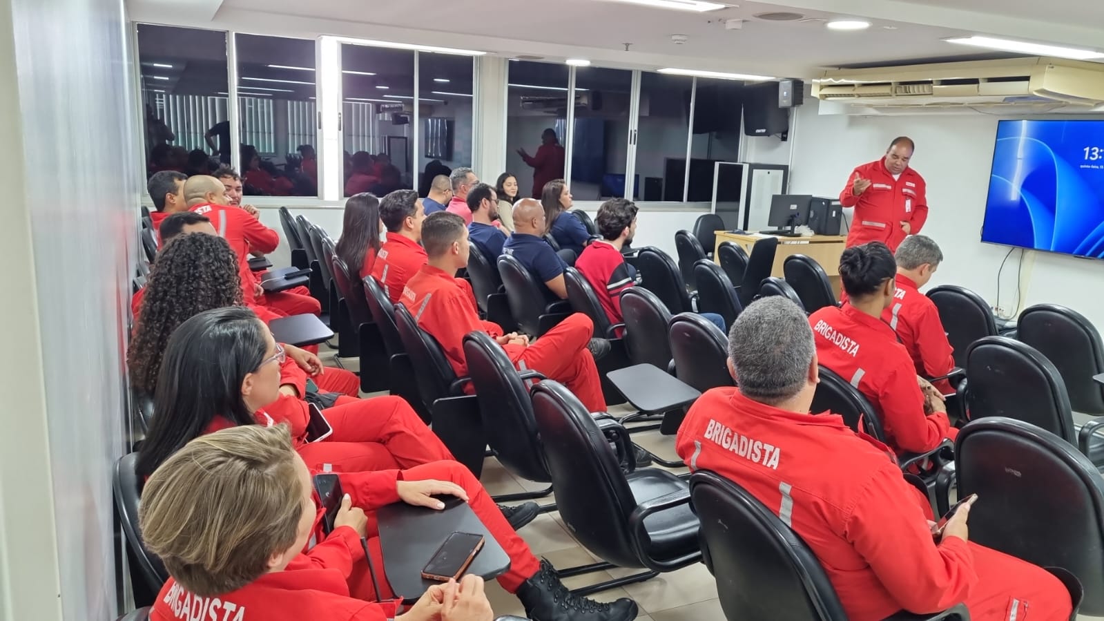 Brigadistas e técnicos de segurança da área de saúde são capacitados para resgate em áreas de alto risco