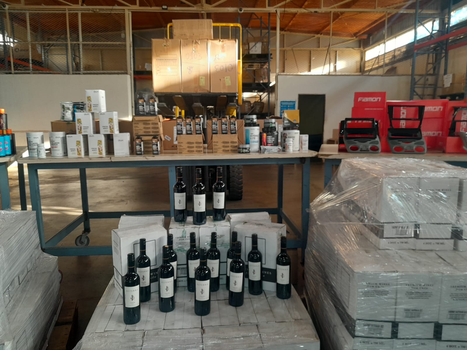 Ação da Receita do DF apreende de conhaque a óleo de soja