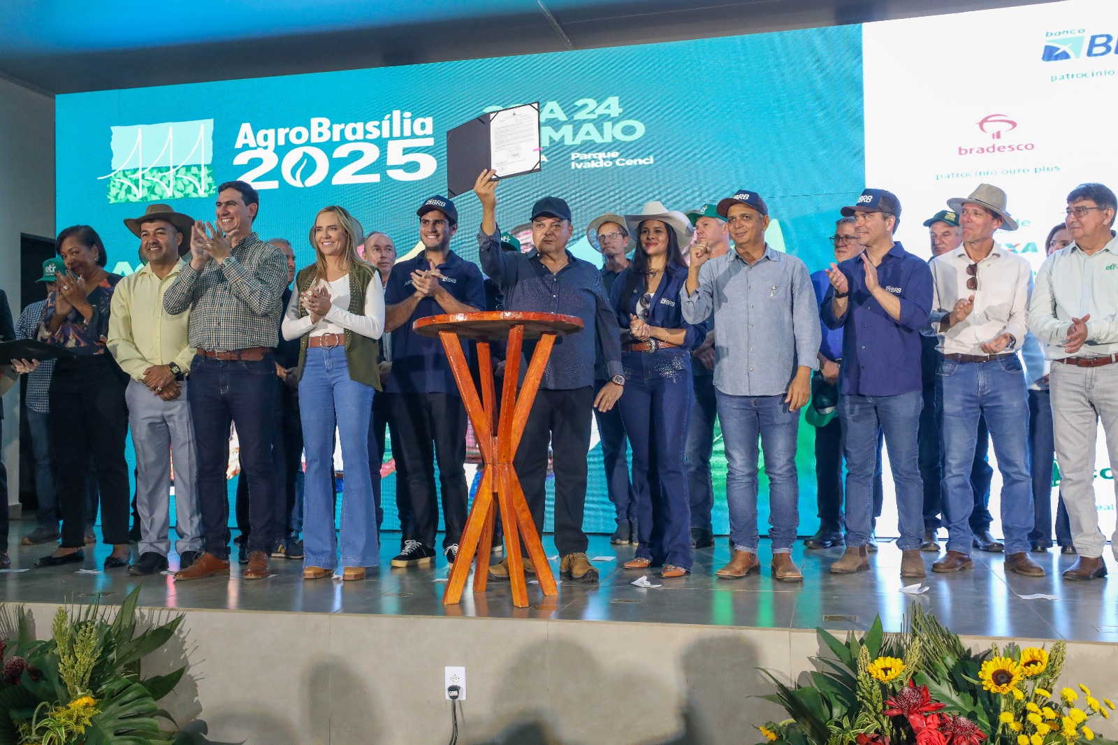 Governador Ibaneis Rocha anuncia R$ 18,3 milhões para pavimentar trecho de 7,7 km da DF-285