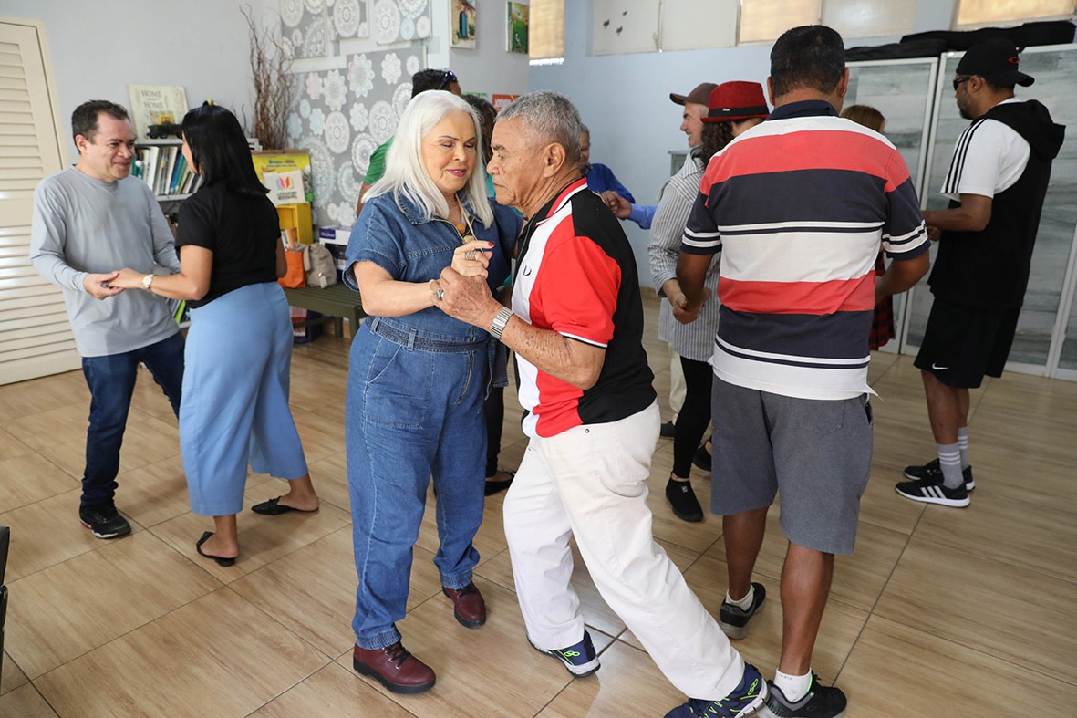 Biblioteca Braille em Taguatinga oferece aulas de forró para pessoas com deficiência visual