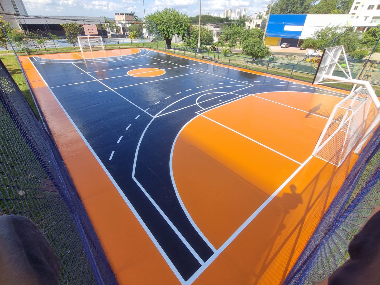 Reforma de quadras poliesportivas, parquinhos e praças beneficia 14 regiões administrativas