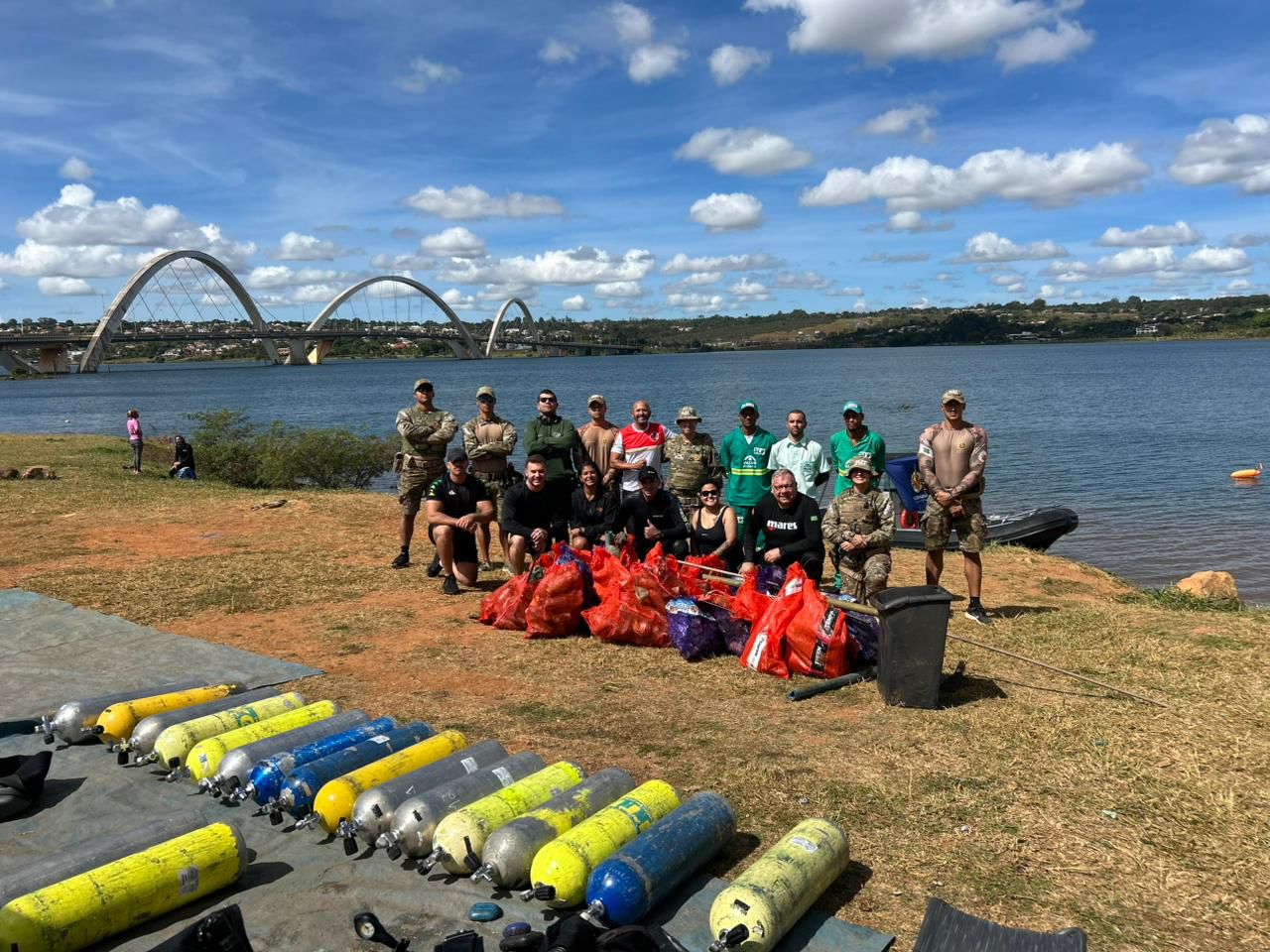 Ação pelo Dia Mundial do Meio Ambiente retira 150 kg de lixo do Lago Paranoá