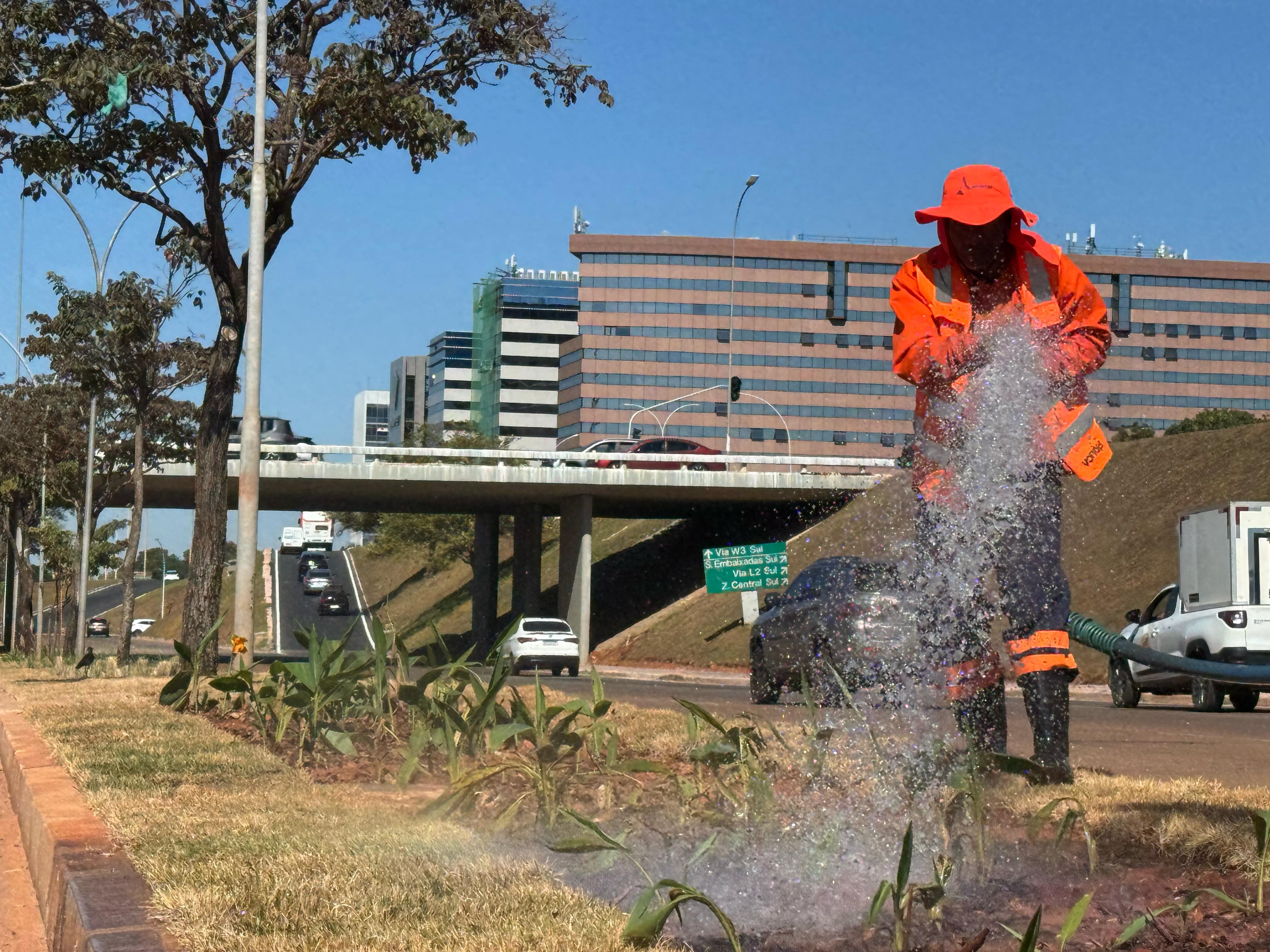 Plano Piloto: Tecnologia ecológica em obras de pavimentação aumenta a durabilidade das vias
