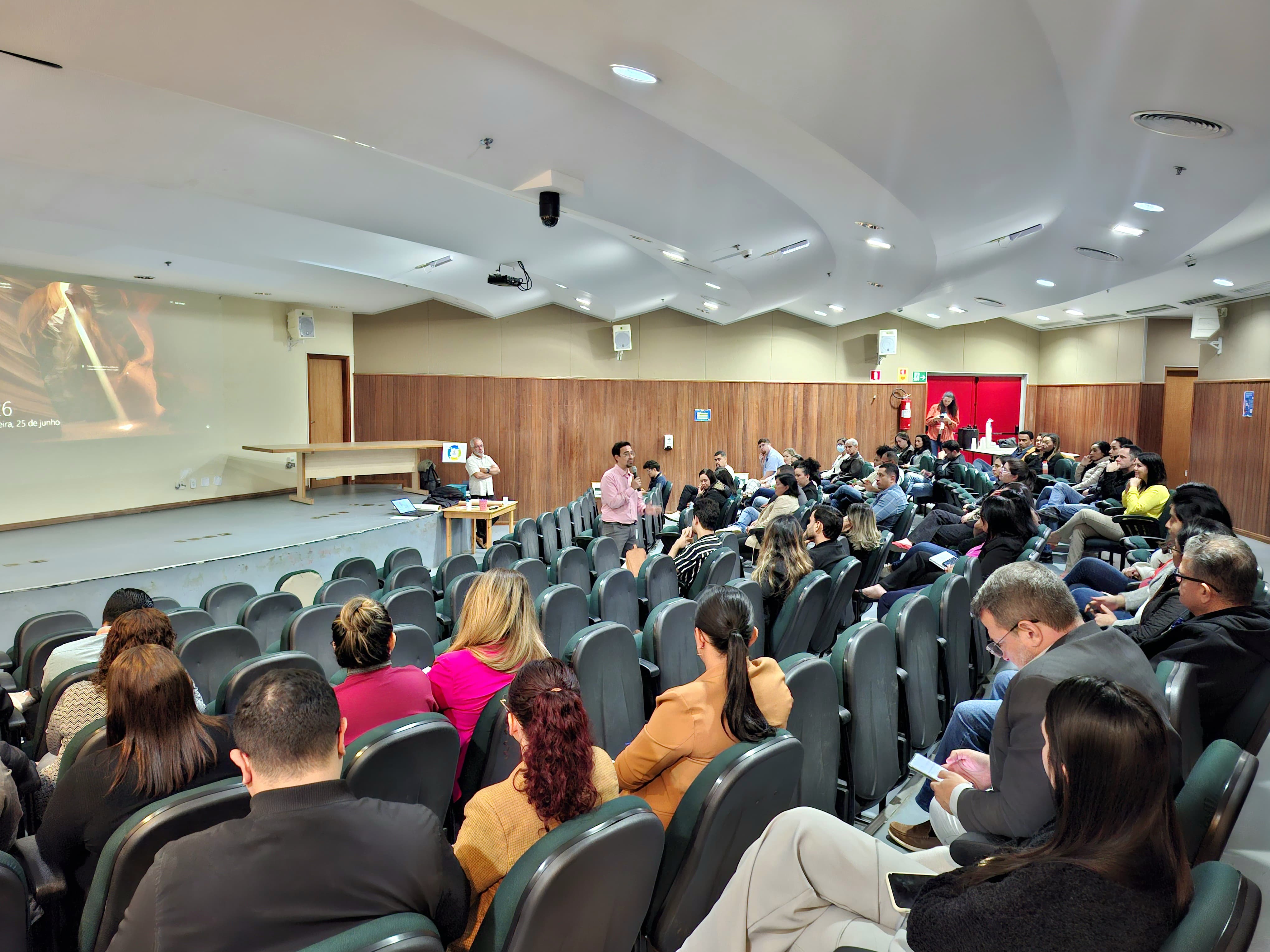 Lideranças do HRSM e do HSol participam de encontro sobre comunicação não violenta