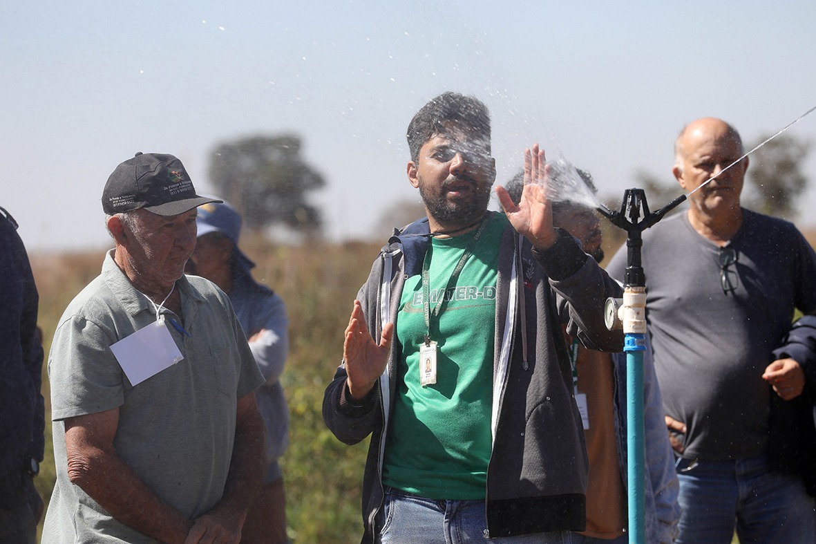 Produtores rurais são capacitados para uso eficiente da irrigação no início da seca