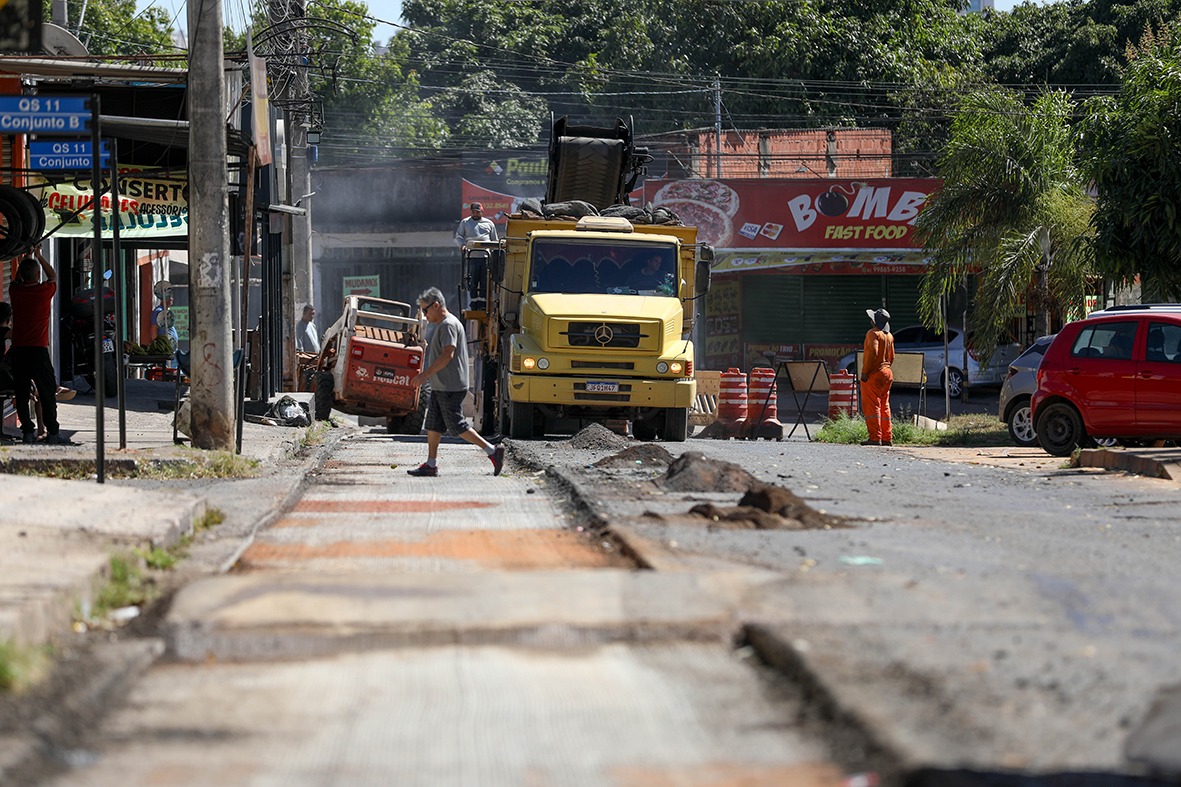 GDF inicia reforma da Avenida Brasília, em Arniqueira, com 4 km de asfalto novo