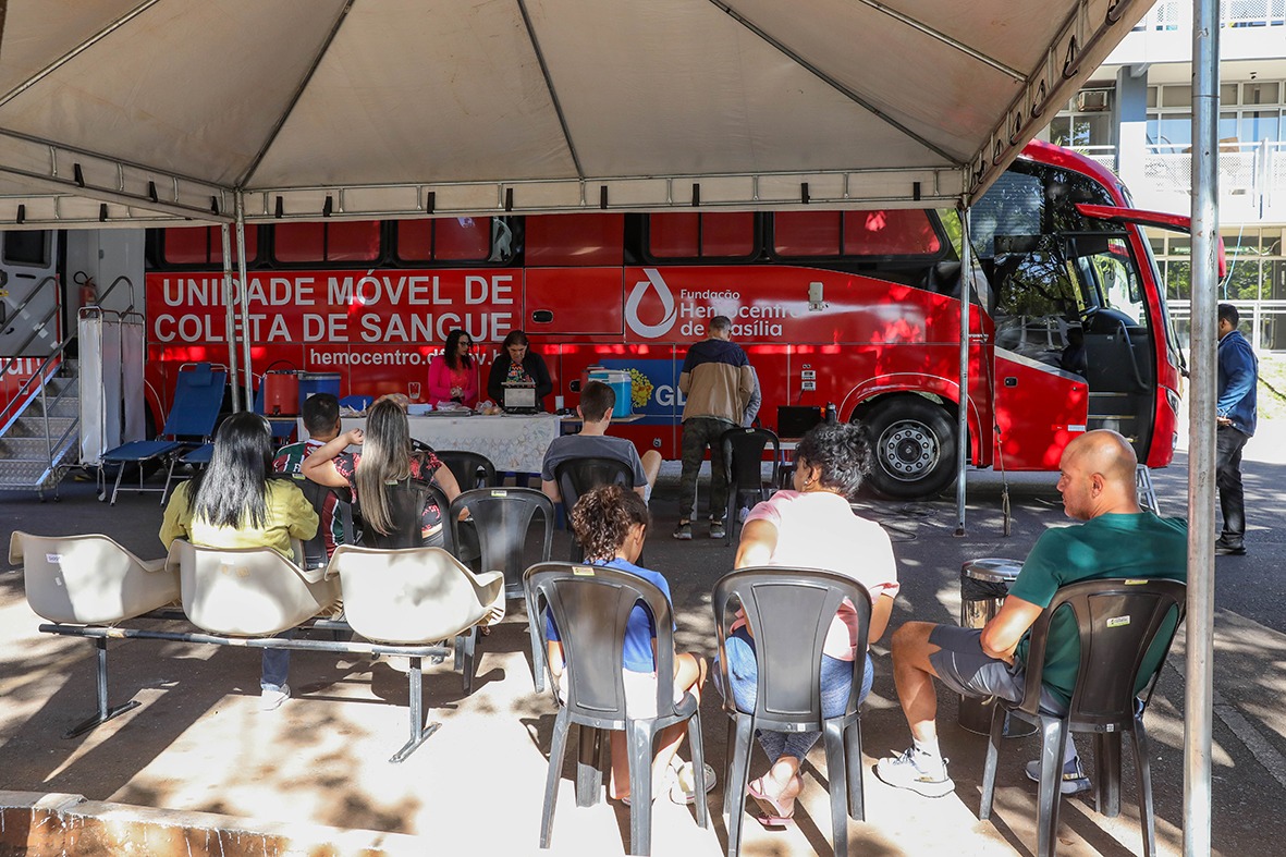 Unidade Móvel do Hemocentro incentiva doação de sangue em Águas Claras
