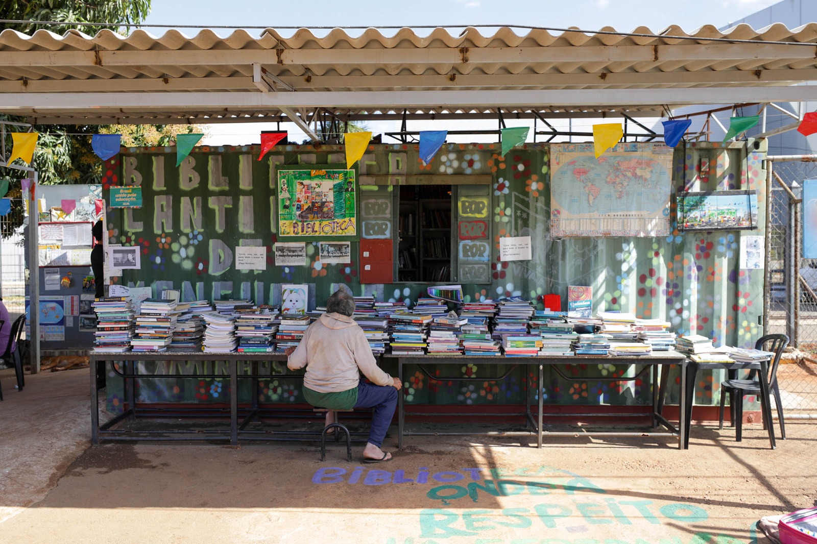 Onde os livros acolhem: Biblioteca do Centro Pop oferece acesso livre à leitura para pessoas em situação de rua