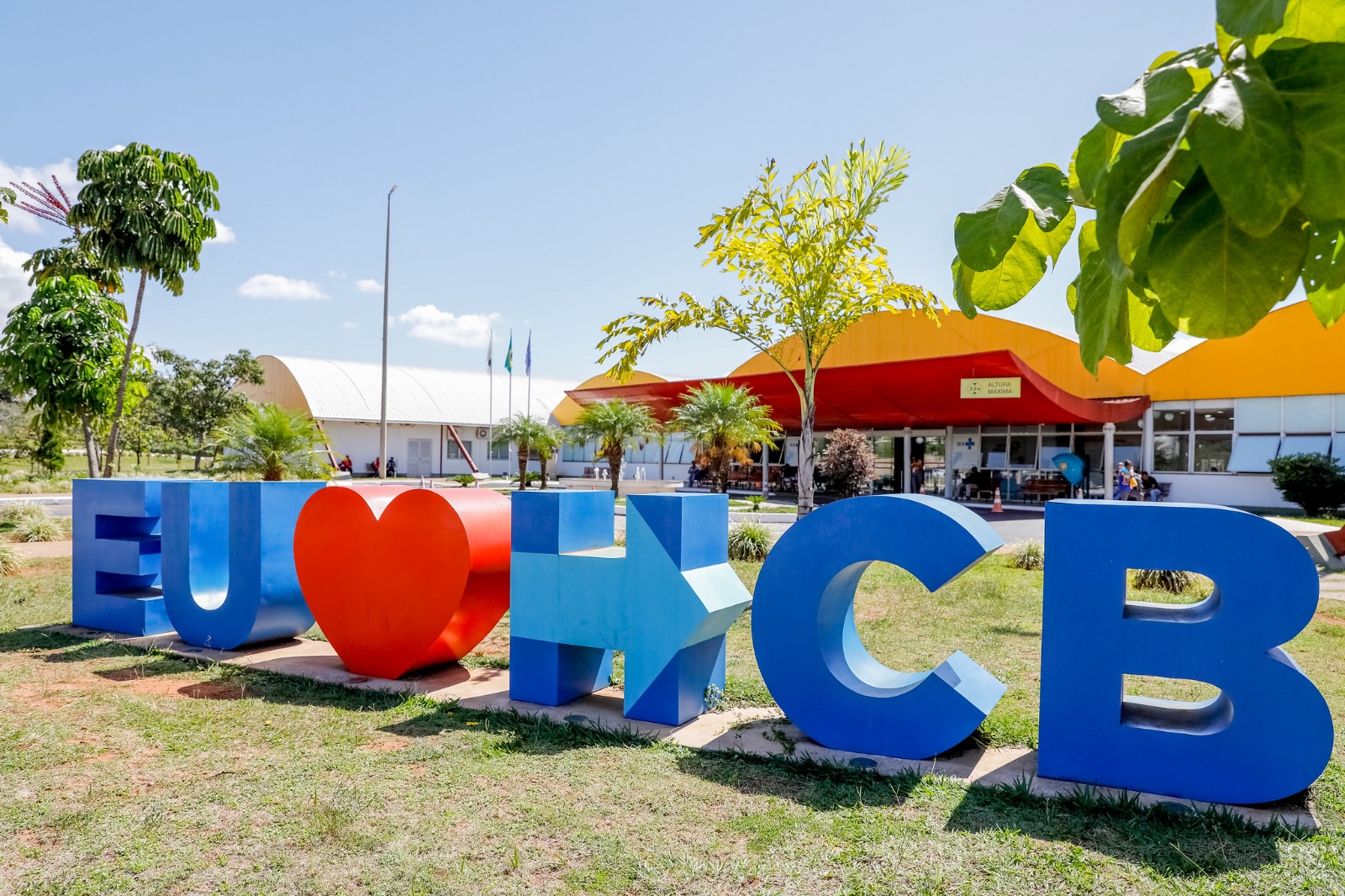 Hospital da Criança de Brasília celebra um ano do medicamento Trikafta no SUS