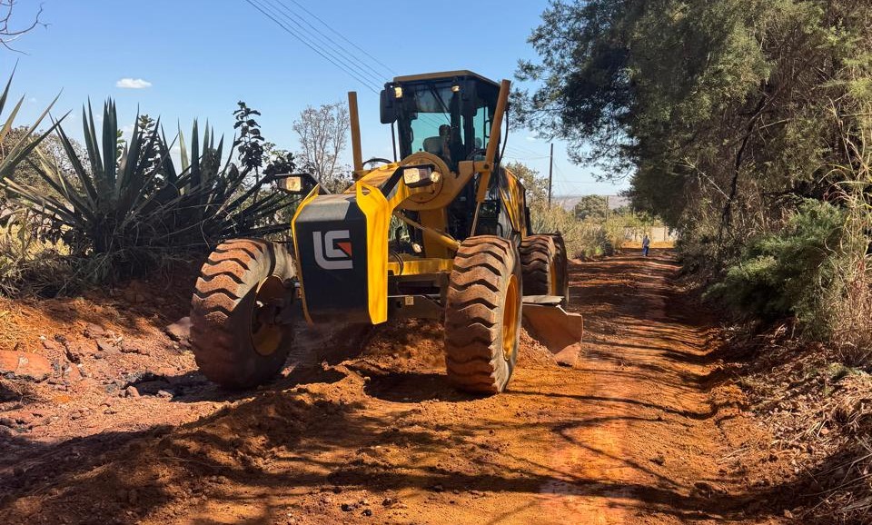 Manutenção de estradas rurais leva qualidade de vida para estudantes, moradores e produtores de Ceilândia