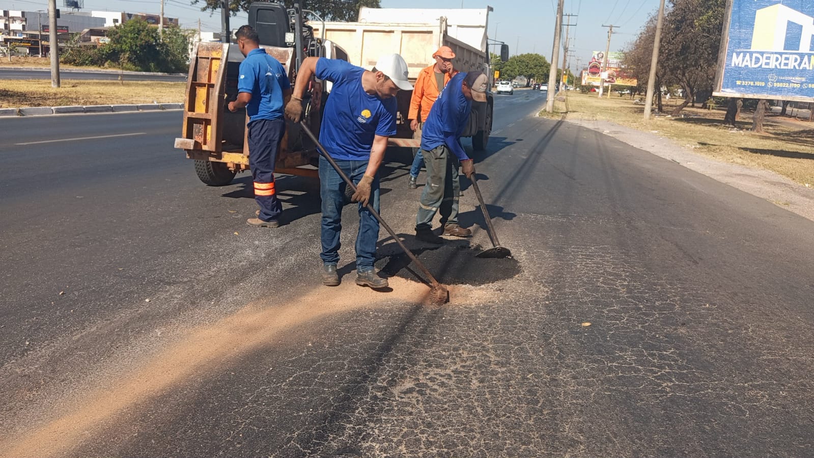 Mutirão de infraestrutura aplica mais de 50 toneladas de massa asfáltica em Ceilândia